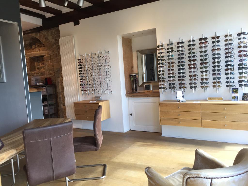 L'intérieur de la boutique de Saint-Cyr