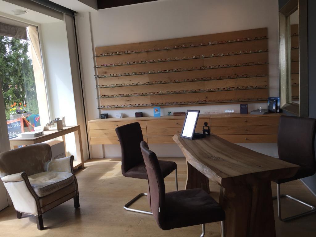 L'intérieur de la boutique de Saint Cyr